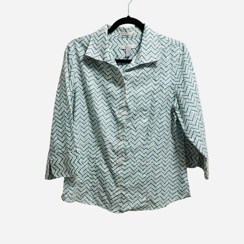 Chico’s green and white no iron blouse chevron print work career office Medium